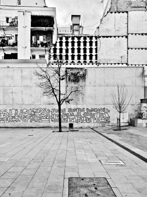 K. Haring vandalizing a wall